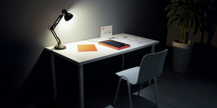 Why you need a desk lamp in your workplace


