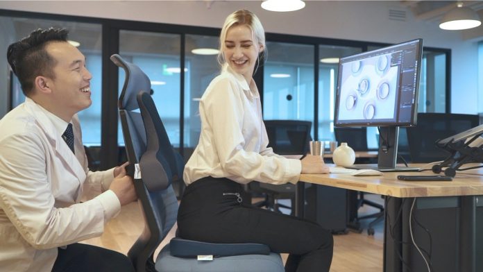 The posture correcting seat with Zero Gravity Cushions is ergonomic and gives you the feeling of weightlessness »Gadget Flow

