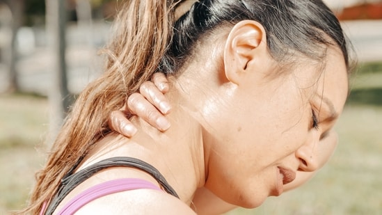 Neck pain: Doctors reveal types, causes, symptoms, treatments, preventive tips - Hindustan Times