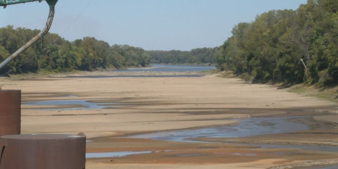 Low levels along the Mississippi River cause headaches for companies - KAIT
