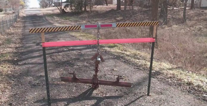 "It's been a continuous headache,' Oklahoma homeowners feel landlocked because they aren't able to use an unpaved road to get to their homes KFOR Oklahoma City