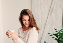 A Chiropractor Explains How to Reduce Neck Pain Immediately The Chiropractor explains how to relieve neck pain as soon as possible. SheFinds